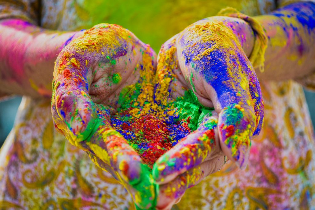 Holi 2024 का लेना है मजा तो बना लें इन जगहों पर घूमने का प्लान 3 Holi 1