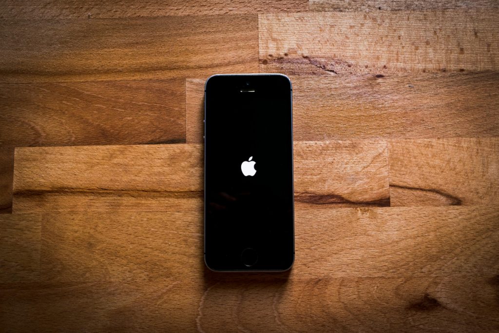 भारत से सस्ती हैं दुबई में ये चीजें, लिस्ट देखकर चौंक जाएंगे आप 5 Iphone