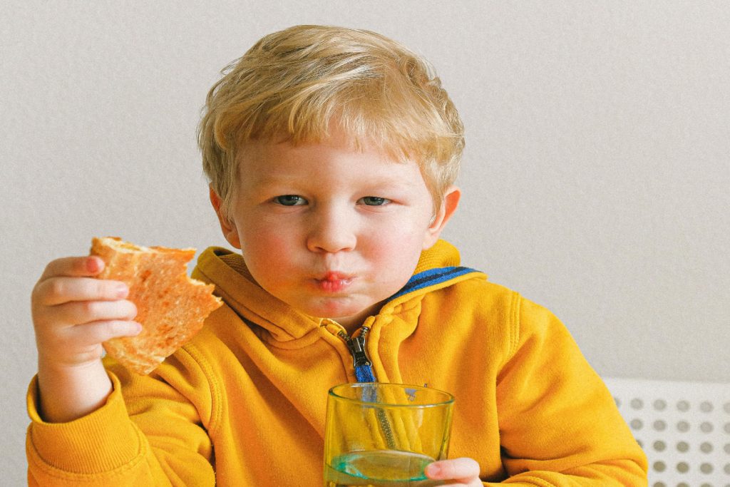 Parenting Tips: अपने बच्चों को जंक फूड से रखें दूर, जानें क्या है तरीका 1 Kids 1