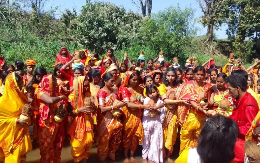 Photos: महाशिवरात्रि पर शिवमय गुमला, भूत-पिशाच के साथ बारात लेकर निकले भोलेनाथ, मंदिरों में गूंजते रहे शंख-घंटे 3 Mahashivratri Gumla Dudheswari Dham Kalash Yatra