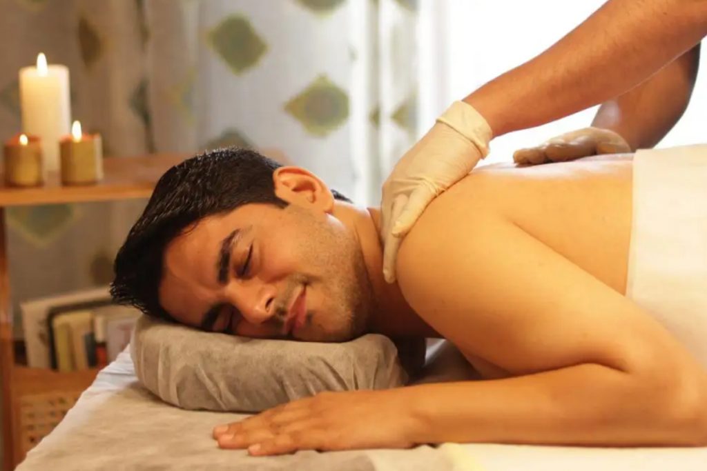 Health Tips: रात में नींद लेने की जगह गिन रहे हैं तारे तो इन उपायों को अपनाइए, हो जाएगा काम 3 Massage 1