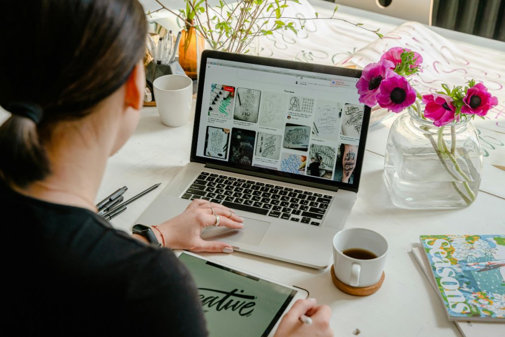 Startup Ideas: गृहिणियों के लिए बड़े फायदे वाले हैं ये स्टार्टअप्स, देखें लिस्ट 3 Online Tution
