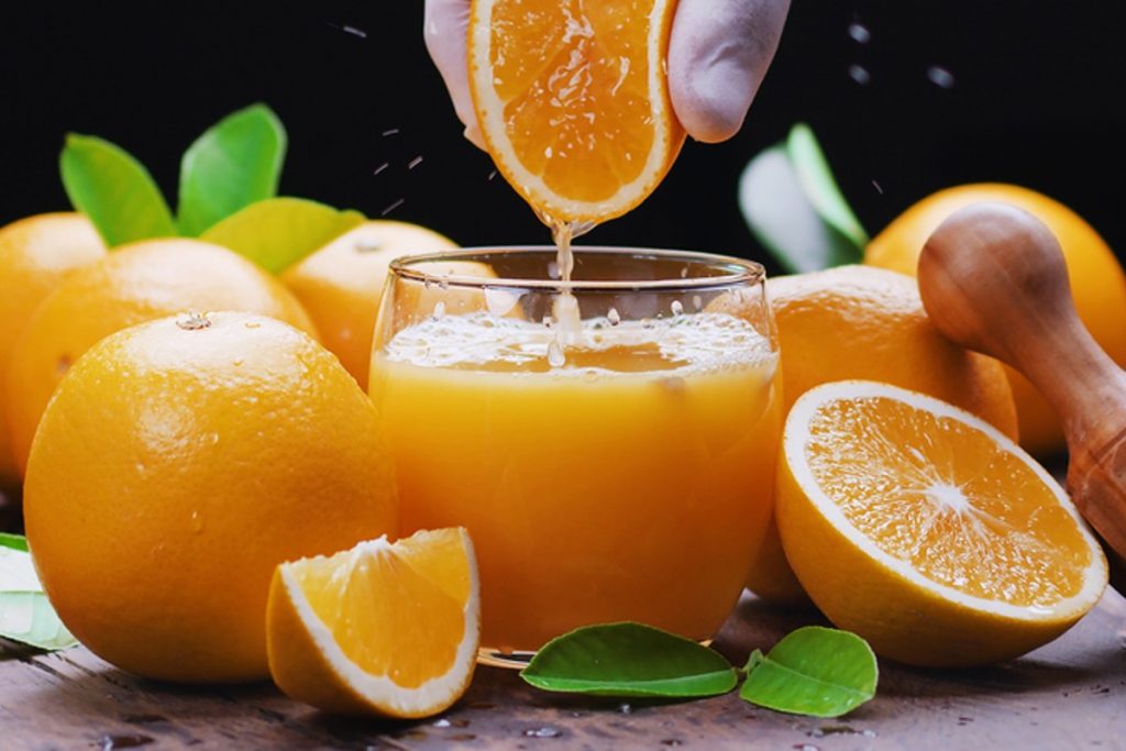 Superfoods For Women Health: महिलाओं को अपने डाइट में जरूर शामिल करना चाहिए ये सुपरफूड 1 Orange Juice 1