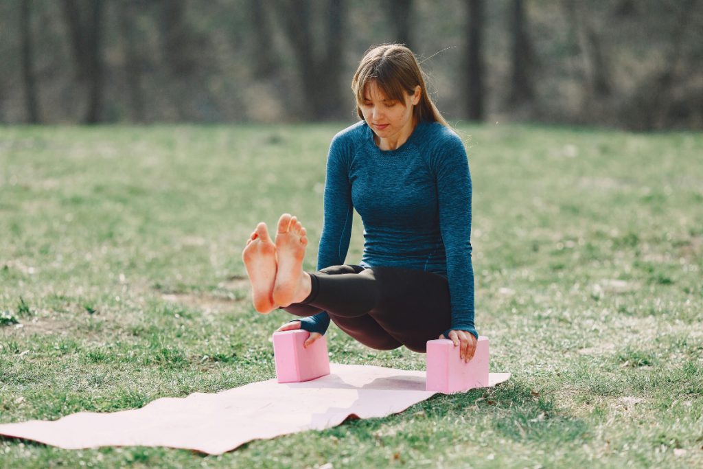 Mental Health: वर्कप्लेस पर महिलाएं इस तरह मैनेज कर सकती हैं स्ट्रेस, जानें तरीका 2 Power Pose