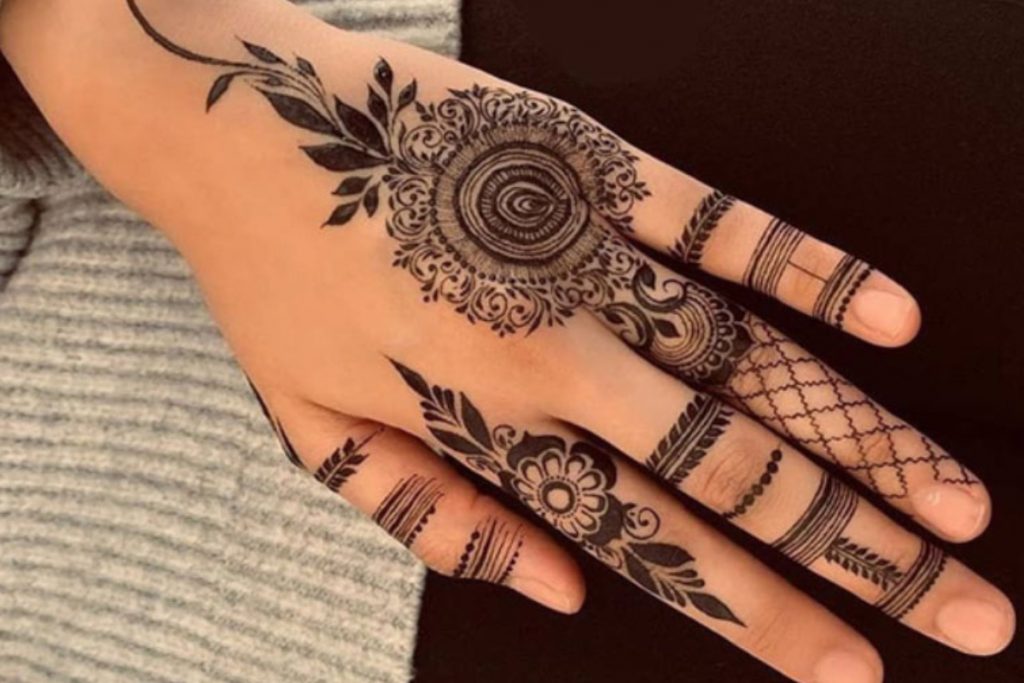 Ramadan Mehndi Designs: इस ईद अपने हाथों में लगाएं ये सुंदर अरेबिक मेहंदी डिजाइन, दिखेंगी सबसे हटके 1 Prf1234567245134