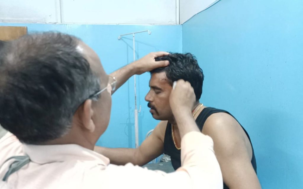 कोडरमा के चंदवारा में हादसे के बाद रांची-पटना रोड जाम, पथराव में थाना प्रभारी घायल, देखें लाठीचार्ज का Video 3 Road Accident Koderma News Today