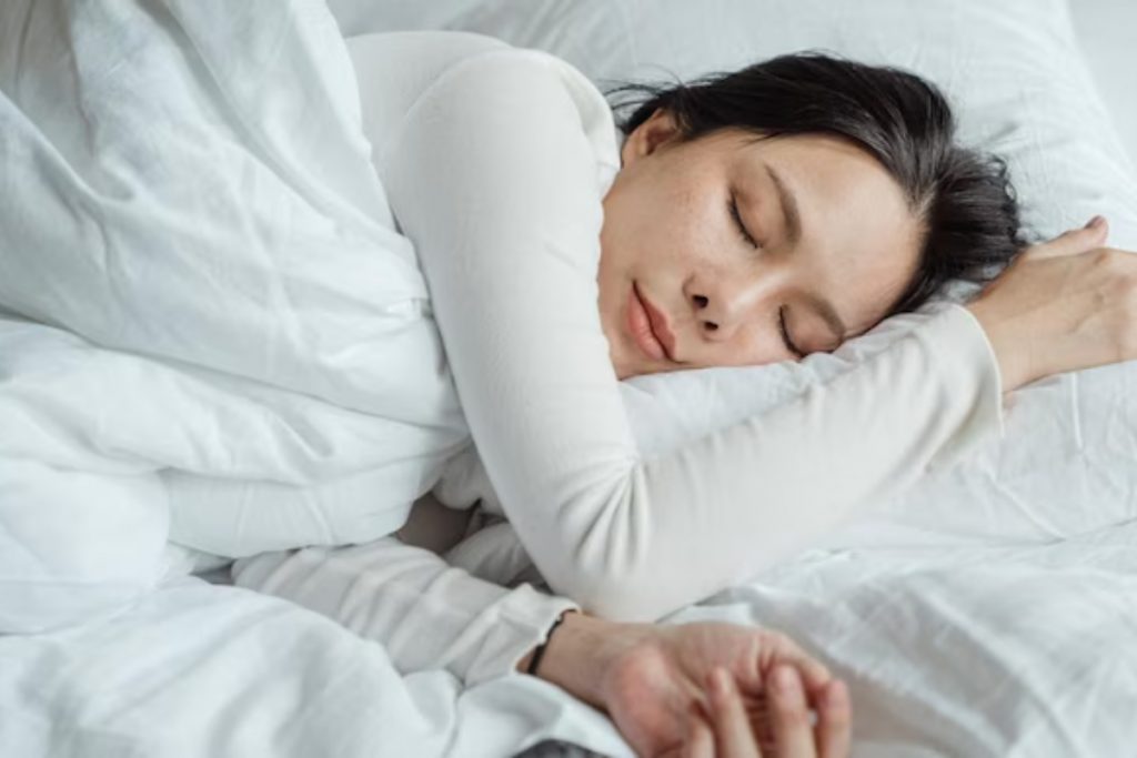 Health Tips: रात में नींद लेने की जगह गिन रहे हैं तारे तो इन उपायों को अपनाइए, हो जाएगा काम 5 Sleep On Time