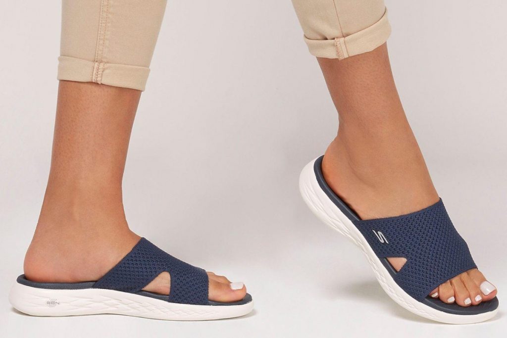 Footwear For Women: ट्रेंडी के साथ चाहिए क्मफर्टबल लूक, तो इन फुटवियर को करें अपने वार्डरोब में शामिल 3 Slider Women Footwear