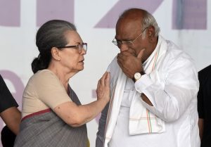 Mallikarjun Kharge with Sonia Gandhi