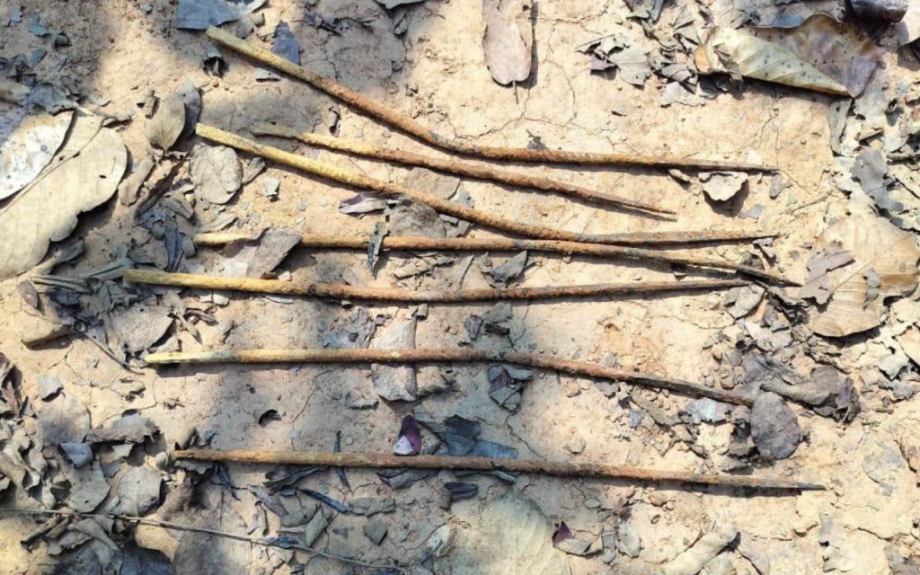 झारखंड में नक्सलियों की बड़ी साजिश नाकाम, टोंटो में 10 आइइडी और गोइलकेरा में 2 स्पाइक होल बरामद 1 Spike Hole Recovered In Goilkera