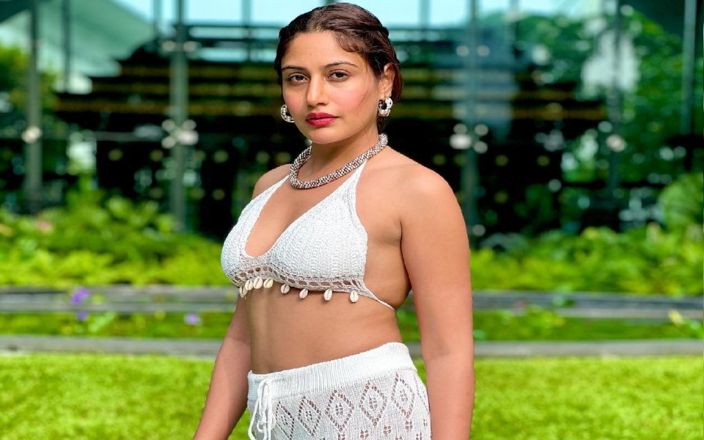 Surbhi Chandna Wedding: शादी के बंधन में बंधी 'इश्कबाज' फेम सुरभि चंदना, बॉयफ्रेंड करण शर्मा संग लिए सात फेरे, Photos 8 Surbhi News