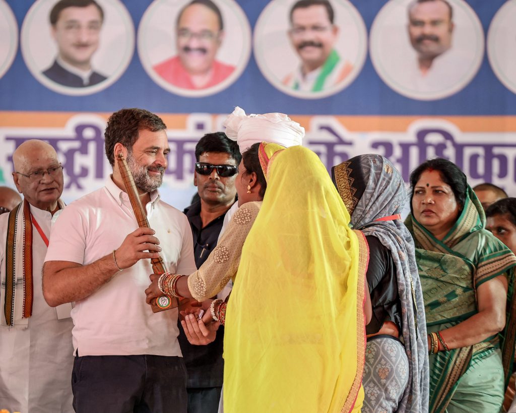 Lok Sabha Election 2024 : हेलीकॉप्टर का ईंधन हो गया खत्म? मध्य प्रदेश में राहुल गांधी के रात्रि विश्राम पर राजनीति तेज 1 08041 Pti04 08 2024 000116A