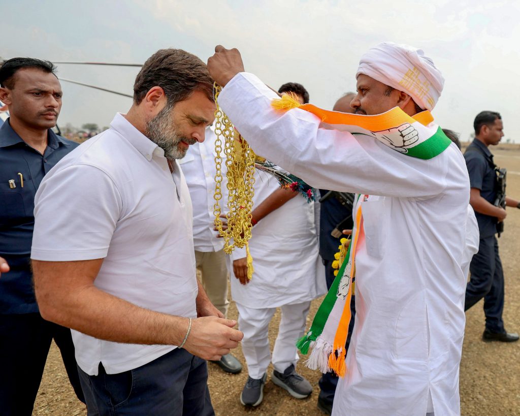 Lok Sabha Election 2024 : हेलीकॉप्टर का ईंधन हो गया खत्म? मध्य प्रदेश में राहुल गांधी के रात्रि विश्राम पर राजनीति तेज 2 08041 Pti04 08 2024 000124A