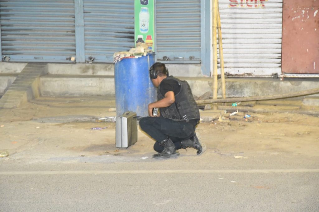 Patna: लावारिस सूटकेस मिलने से घंटों रहा हड़कंप, खोलने पर मिला ये सामान 2 1 2