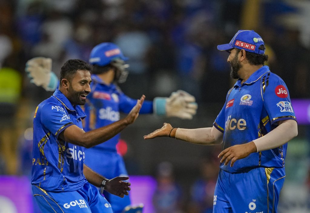 Ipl 2024 : कप्तानी का भार हटते ही हिटमैन और हुए विस्फोटक, स्ट्राइक रेट नयी ऊंचाई पर 3 11041 Pti04 11 2024 000348A