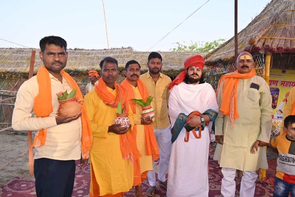 Lakshmi Narayan Yagya: बलिया के सिंहपुर में भव्य कलश शोभा यात्रा के साथ शुरू हुआ लक्ष्मी नारायण महायज्ञ, देखें अद्भुत तस्वीरें 3 Dsc 0437