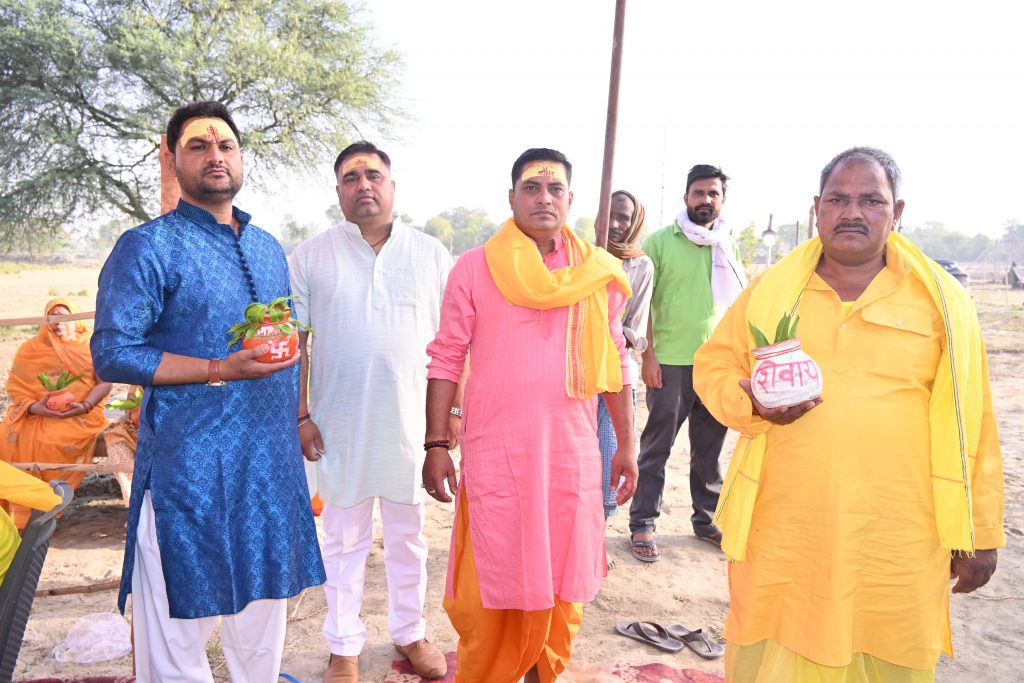 Lakshmi Narayan Yagya: बलिया के सिंहपुर में भव्य कलश शोभा यात्रा के साथ शुरू हुआ लक्ष्मी नारायण महायज्ञ, देखें अद्भुत तस्वीरें 7 Dsc 0443