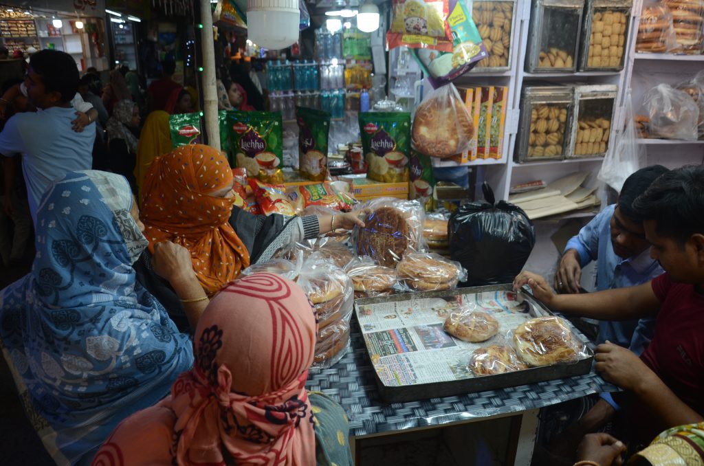 Eid-Al-Fitr पर किमामी सेवइयां घोलेगी खुशियों में मिठास, कोई किर्गिस्तान, तो कोई कतर से पटना पहुंचा ईद मनाने 3 Eid Ka Bazar 3