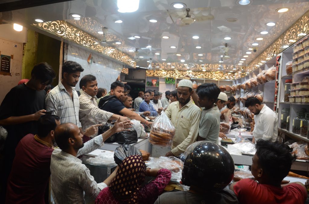 Eid-Al-Fitr पर किमामी सेवइयां घोलेगी खुशियों में मिठास, कोई किर्गिस्तान, तो कोई कतर से पटना पहुंचा ईद मनाने 1 Eid Ka Bazar 4