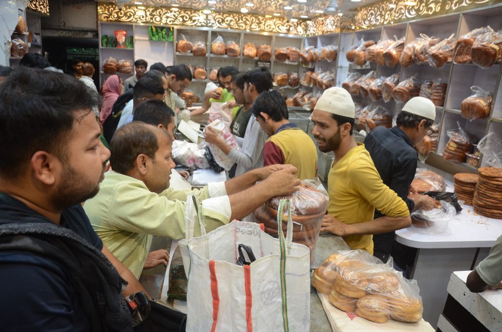 Eid-Al-Fitr पर किमामी सेवइयां घोलेगी खुशियों में मिठास, कोई किर्गिस्तान, तो कोई कतर से पटना पहुंचा ईद मनाने 6 Eid Ka Bazar 5