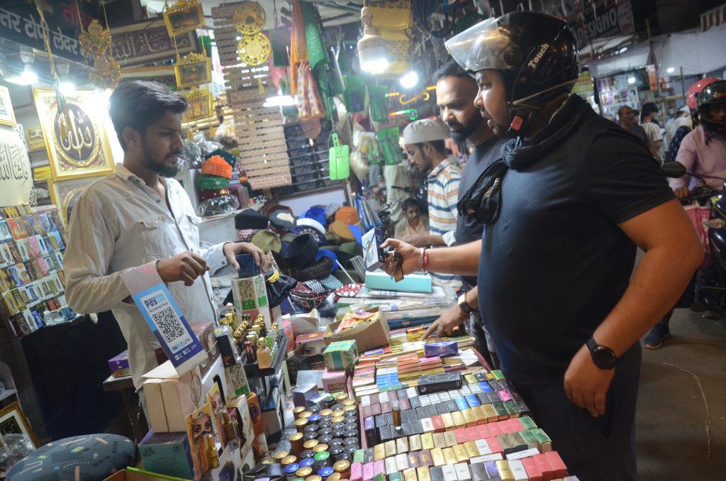 Eid-Al-Fitr पर किमामी सेवइयां घोलेगी खुशियों में मिठास, कोई किर्गिस्तान, तो कोई कतर से पटना पहुंचा ईद मनाने 5 Eid Ka Bazar 8
