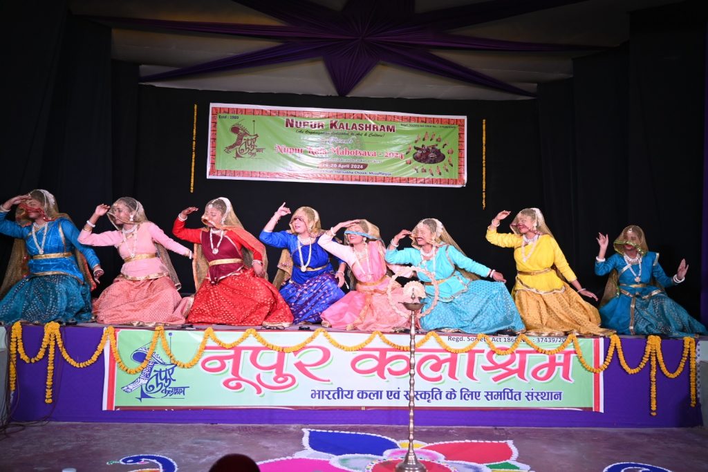 Folk Dance कथक व चाली भाव नृत्य ने बांधा समां, मुग्ध रहे दर्शक 1 Folk Dance 1