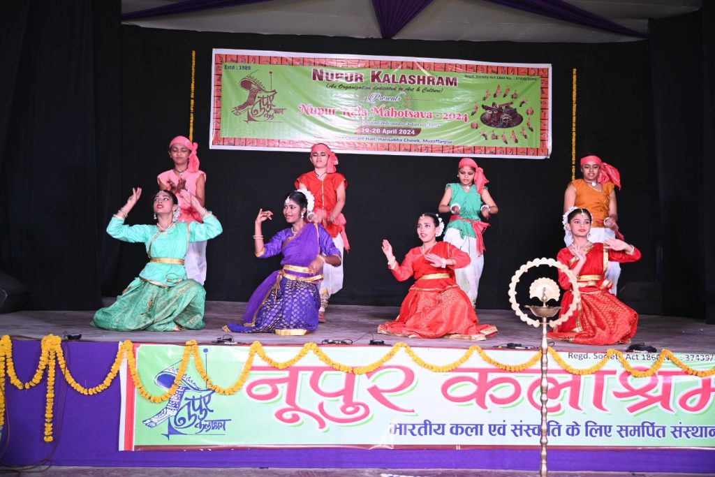 Folk Dance कथक व चाली भाव नृत्य ने बांधा समां, मुग्ध रहे दर्शक 2 Folk Dance