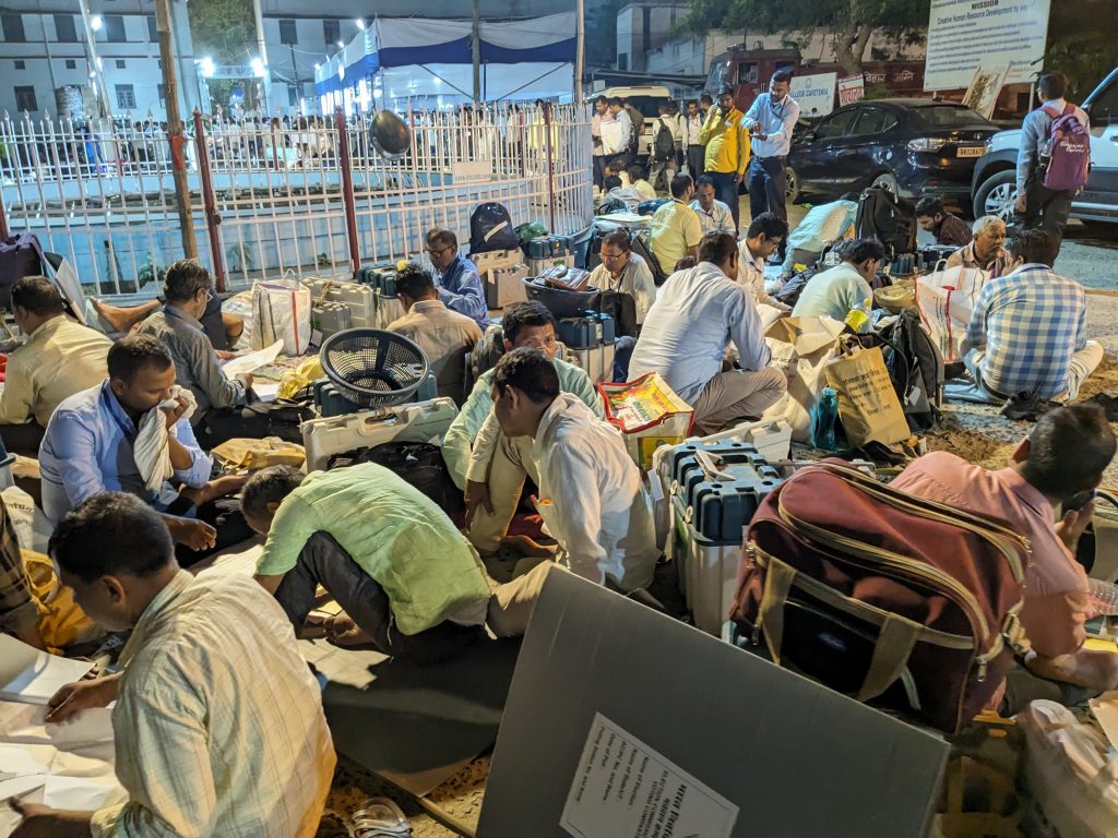 गया लोकसभा चुनाव: आजादी के बाद पहली बार रक्तहीन रहा चुनाव, Dm-Ssp ने जताई खुशी 1 Img 20240419 Wa0064