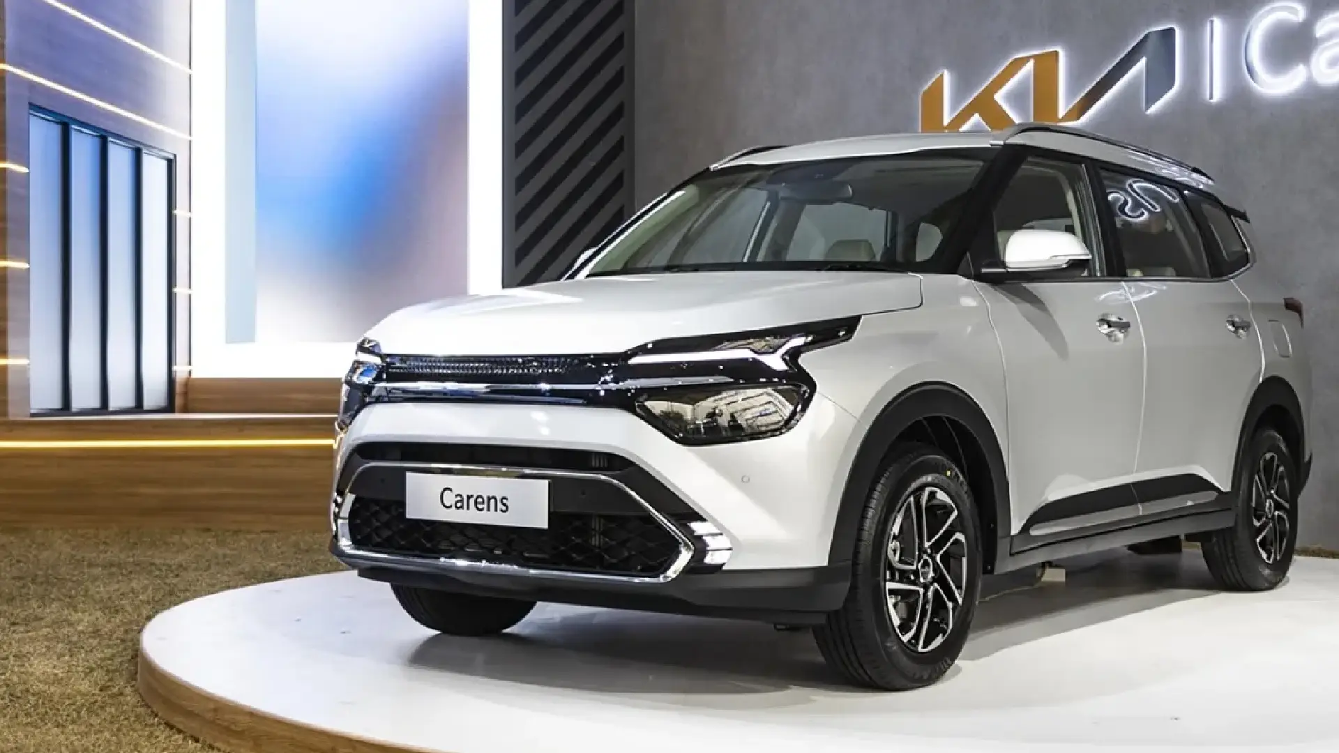 KIA Carens facelift 2024 ग्रेट कार ग्रेट फीचर्स के साथ लॉन्च!