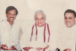 अटल बिहारी वाजपेयी के साथ पूर्व विधायक लक्ष्मण स्वर्णकार