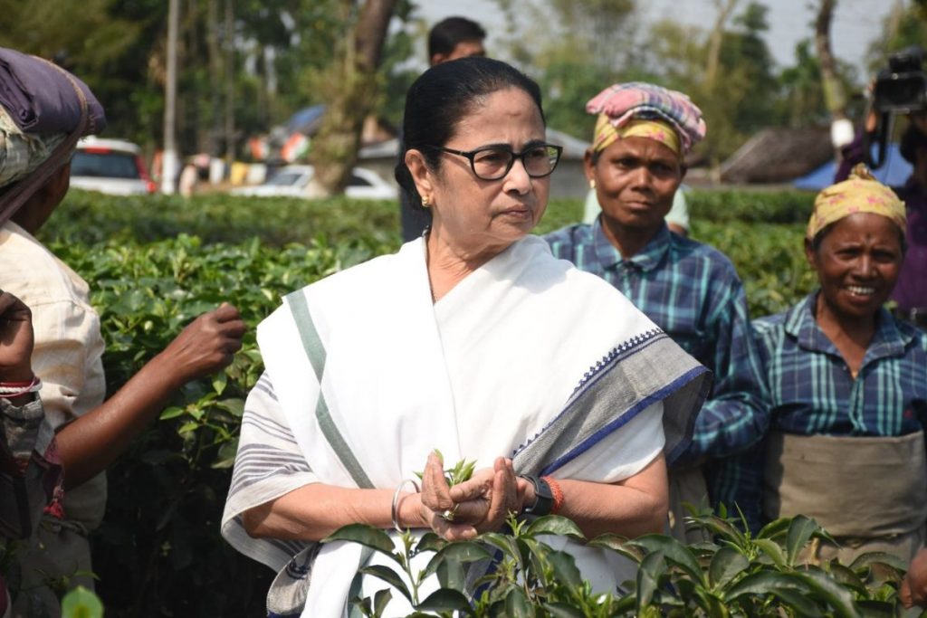 Mamata Banerjee : जलपाईगुड़ी में ममता बनर्जी ने चाय पर की चर्चा 2 Mamata Banerjee 24