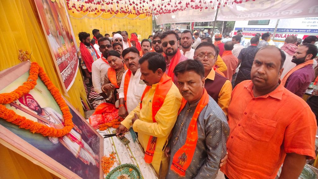 Photos : पलामू में हर्षोल्लास के साथ निकला रामनवमी का जुलूस, प्रचंड गर्मी भी नहीं कम कर सकी भक्तों का उत्साह 3 Whatsapp Image 2024 04 17 At 1.46.16 Pm
