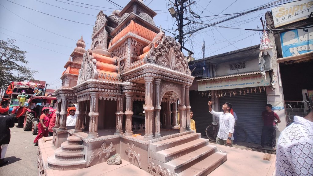 Photos : पलामू में हर्षोल्लास के साथ निकला रामनवमी का जुलूस, प्रचंड गर्मी भी नहीं कम कर सकी भक्तों का उत्साह 6 Whatsapp Image 2024 04 17 At 1.48.00 Pm