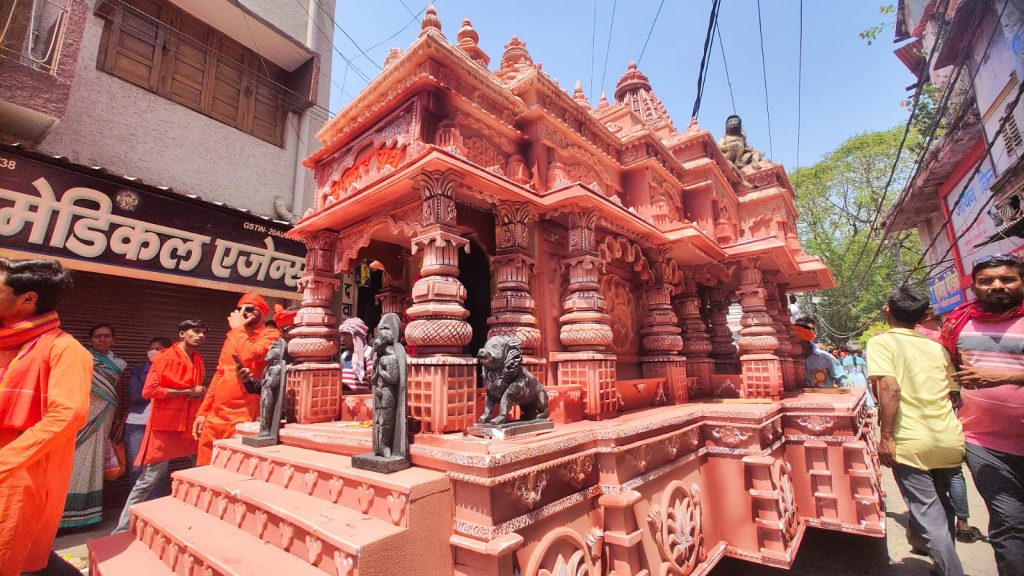 Photos : पलामू में हर्षोल्लास के साथ निकला रामनवमी का जुलूस, प्रचंड गर्मी भी नहीं कम कर सकी भक्तों का उत्साह 10 Whatsapp Image 2024 04 17 At 1.51.39 Pm