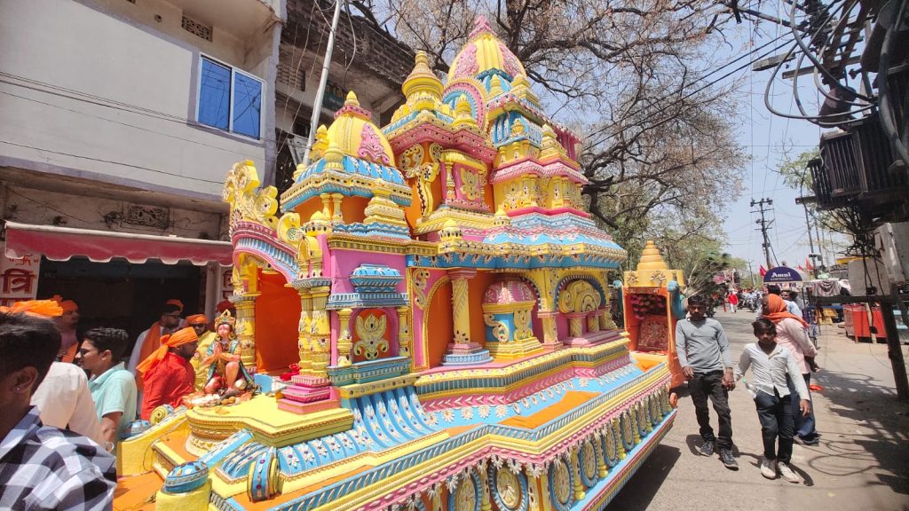 Photos : पलामू में हर्षोल्लास के साथ निकला रामनवमी का जुलूस, प्रचंड गर्मी भी नहीं कम कर सकी भक्तों का उत्साह 11 Whatsapp Image 2024 04 17 At 1.52.18 Pm