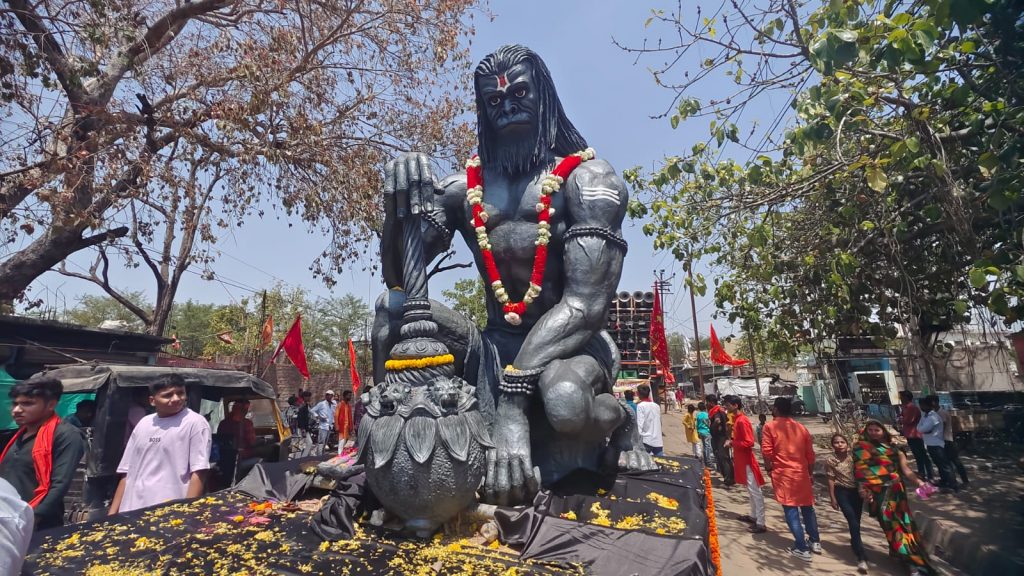 Photos : पलामू में हर्षोल्लास के साथ निकला रामनवमी का जुलूस, प्रचंड गर्मी भी नहीं कम कर सकी भक्तों का उत्साह 13 Whatsapp Image 2024 04 17 At 1.53.09 Pm