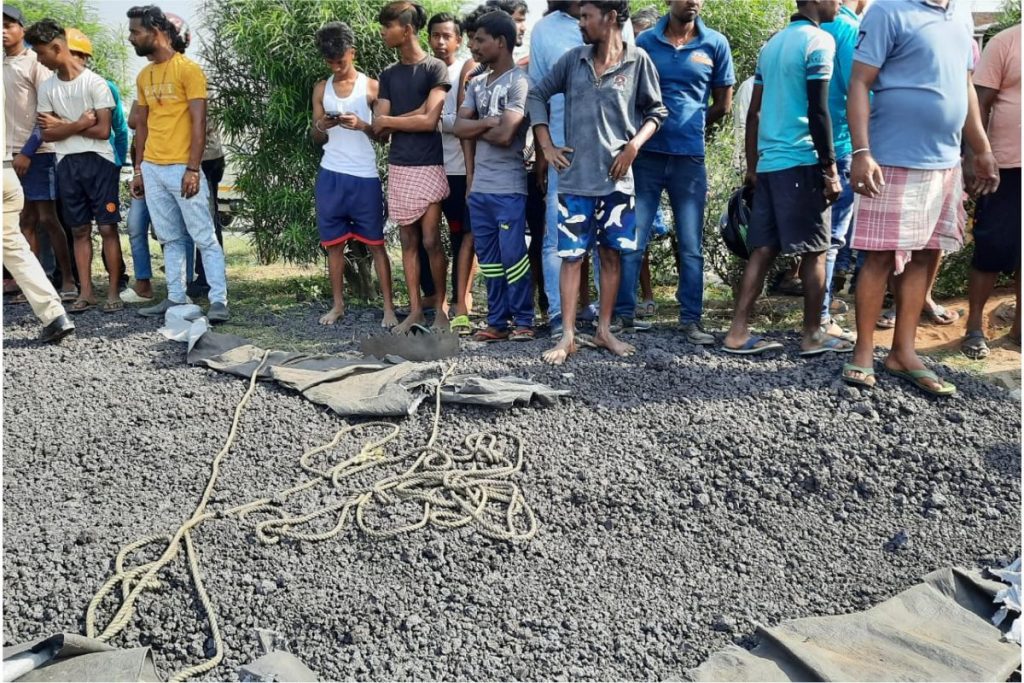 Wb News : पानागढ़ में ट्रक व बाईक में हुई टक्कर, तीन की मौत, पुलिस के साथ हुई झड़प 1 Accident 33 1