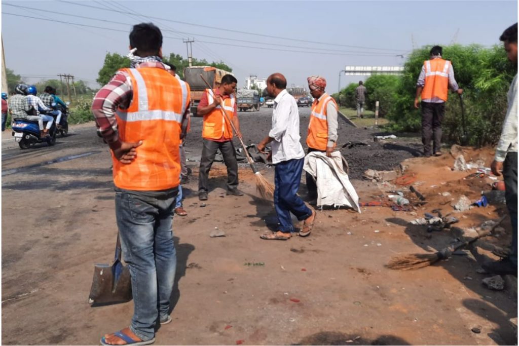 Wb News : पानागढ़ में ट्रक व बाईक में हुई टक्कर, तीन की मौत, पुलिस के साथ हुई झड़प 2 Accident 333
