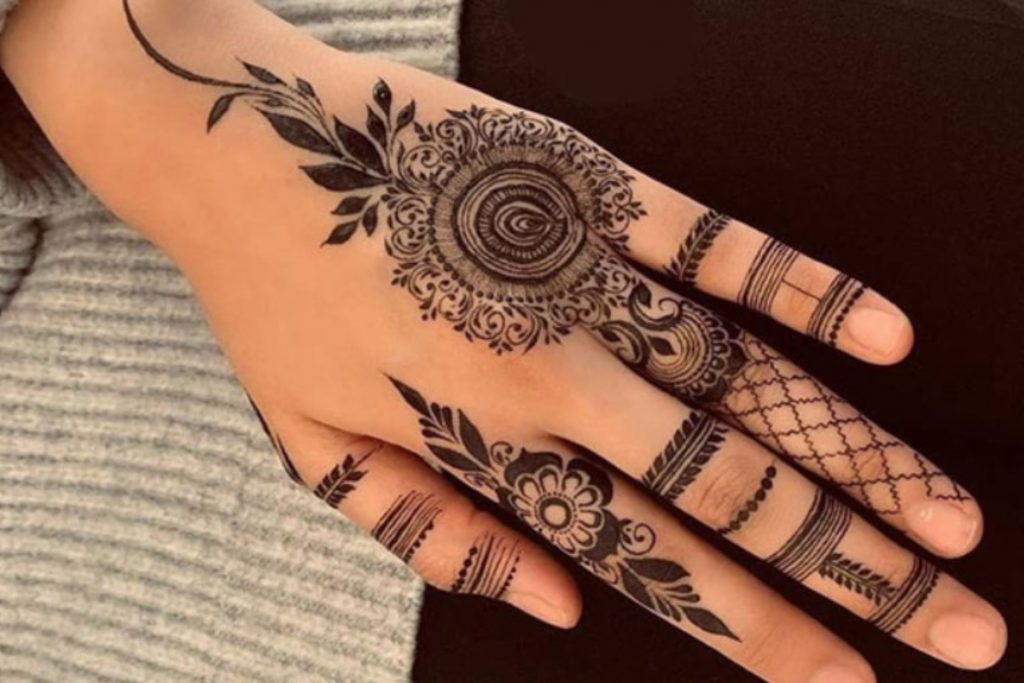 Eid Mehndi Design: ईद को बनाएं और भी यादगार और खास, अपनाएं ये मेहंदी डिजाइंस 3 Arabic Mehndi Design