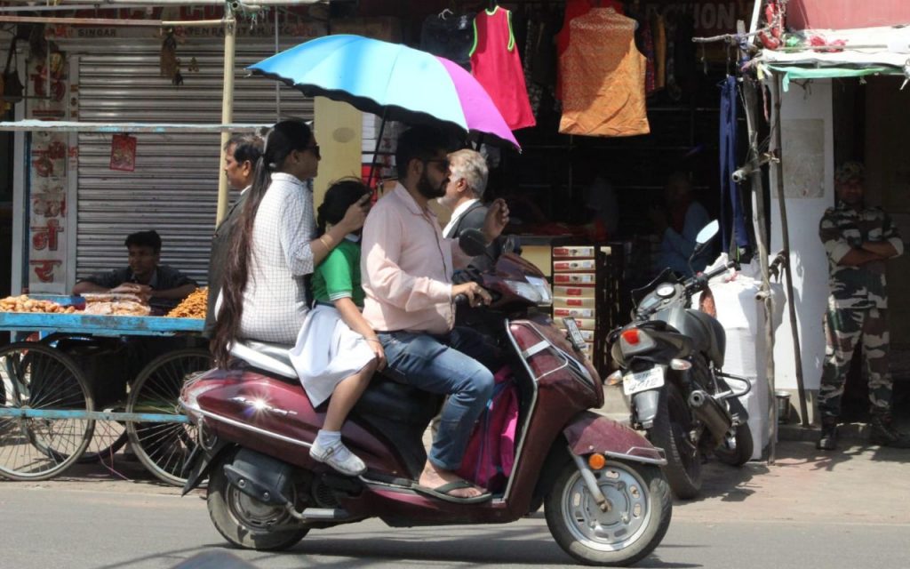 Weather Today: आसमान से बरस रही आग, गिरिडीह में बढ़ती गर्मी से जनजीवन अस्त-व्यस्त 4 Giridih News Jharkhand Weather News Today 1