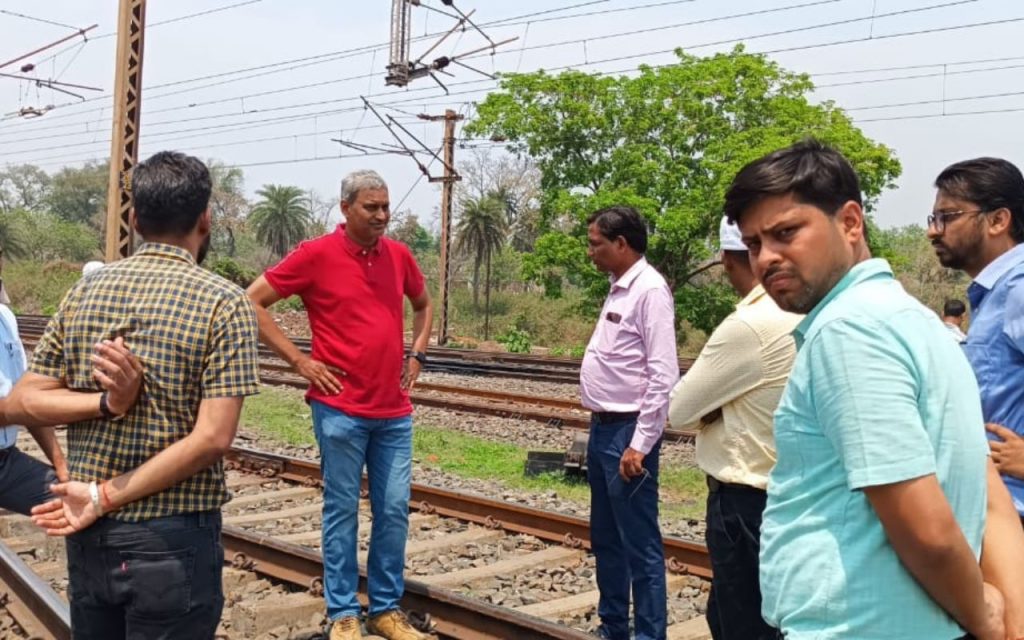 goods train derail at pradhankhanta drm on spot