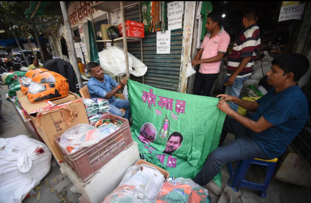 Loksabha Election: डिजिटल हुआ प्रचार, डिजिटल प्रचार में मंदा हुआ दुकानदारों का धंधा, दुकानदार निराश 1 Image 16