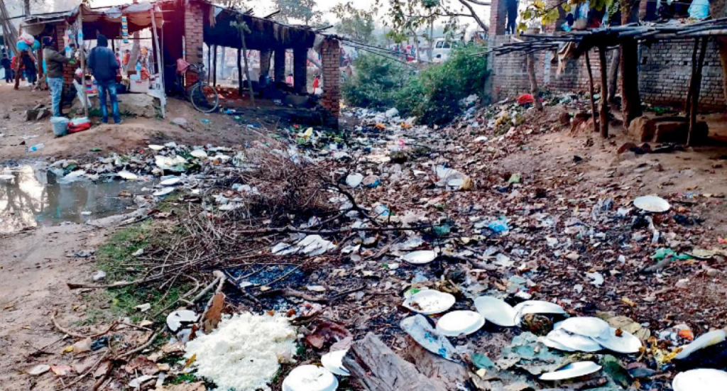 Jamui News: दहियारी के कई गांवों में न सड़क है न बिजली, बटिया स्थित प्रसिद्ध झुमराज मंदिर में श्रद्धालुओं के लिए आज भी सुविधाएं नहीं 3 Image 21