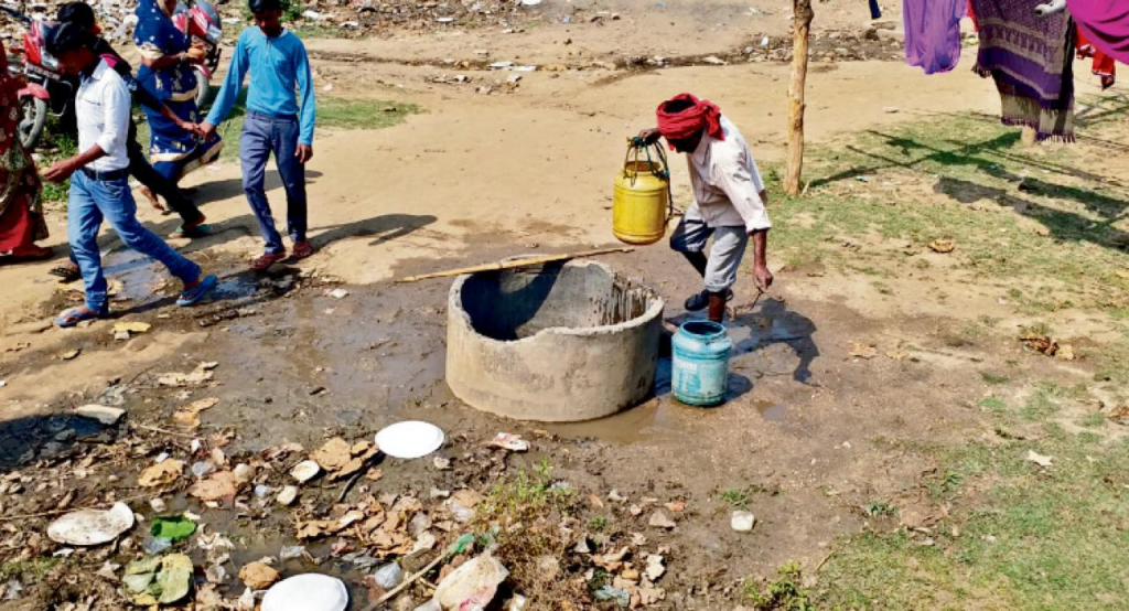 Jamui News: दहियारी के कई गांवों में न सड़क है न बिजली, बटिया स्थित प्रसिद्ध झुमराज मंदिर में श्रद्धालुओं के लिए आज भी सुविधाएं नहीं 6 Image 24