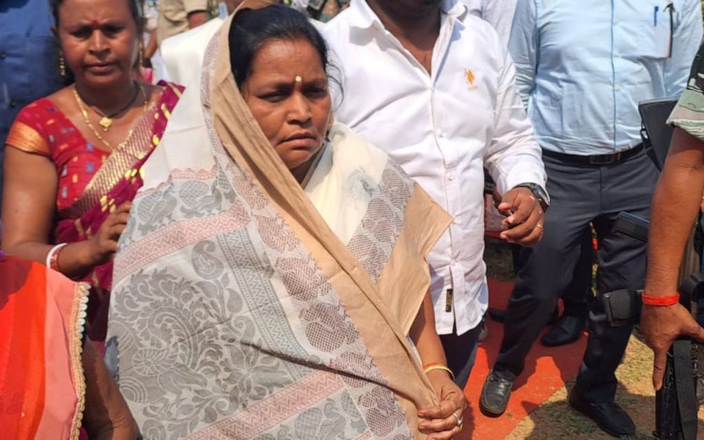 Photos: टाइगर जगरनाथ महतो को पहली पुण्यतिथि पर झारखंड ने ऐसे किया याद, सीएम चंपाई सोरेन, कल्पना सोरेन ने दी श्रद्धांजलि 2 Jagarnath Mahto Death Anniversary Photo 2