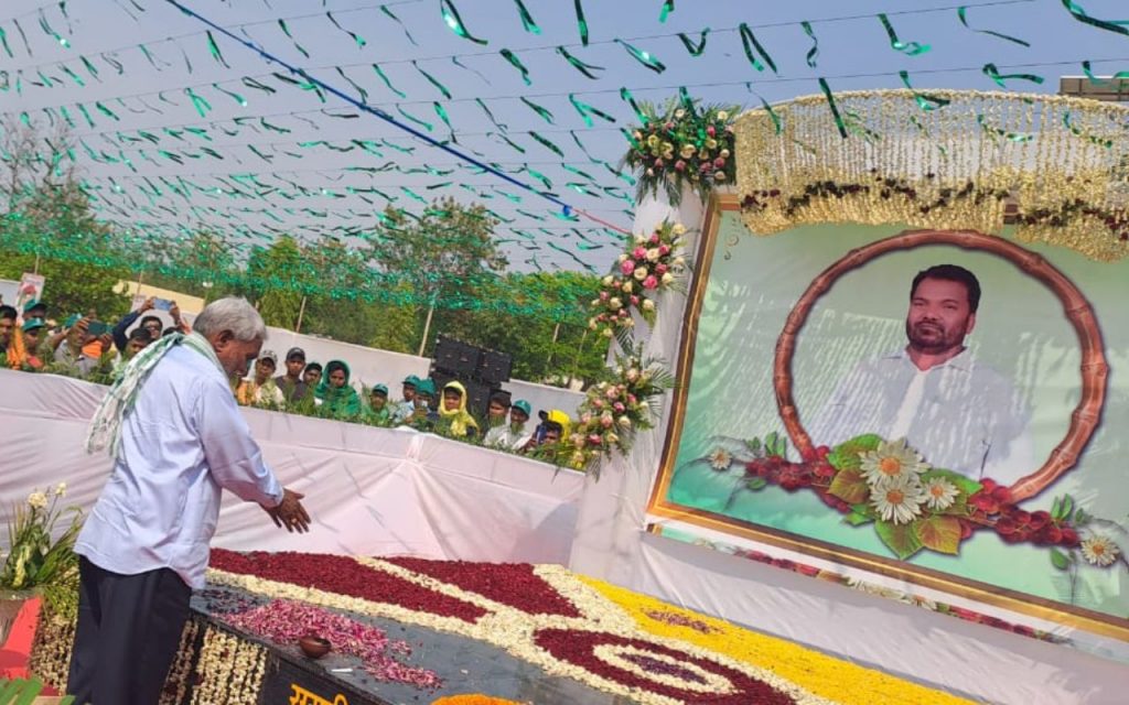Photos: टाइगर जगरनाथ महतो को पहली पुण्यतिथि पर झारखंड ने ऐसे किया याद, सीएम चंपाई सोरेन, कल्पना सोरेन ने दी श्रद्धांजलि 3 Jagarnath Mahto Death Anniversary Photo 3