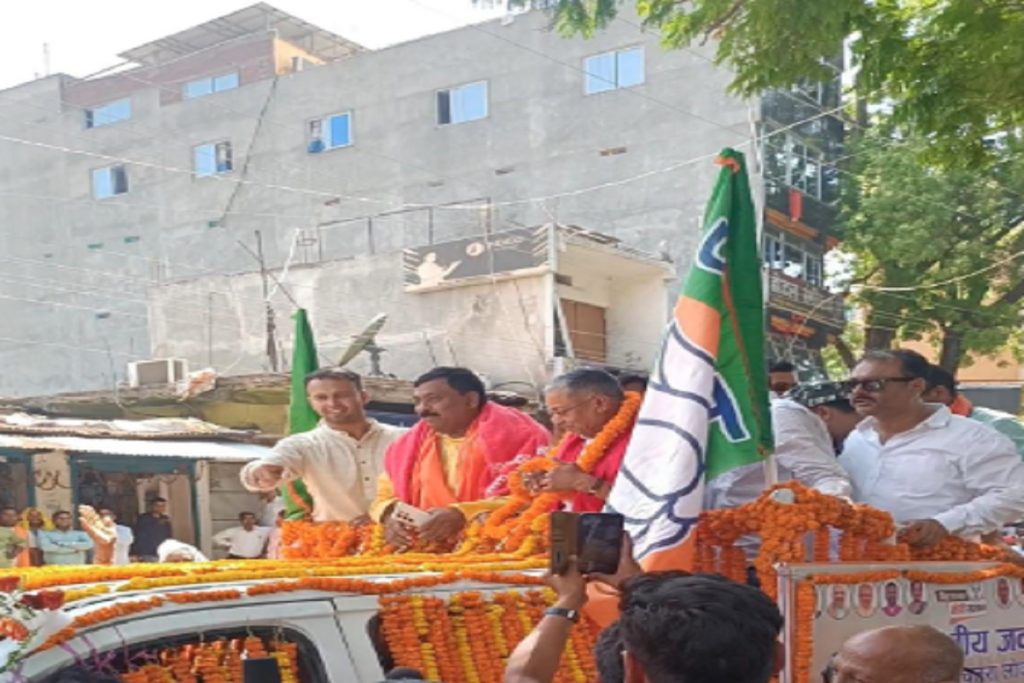 Photos: चतरा से भाजपा प्रत्याशी कालीचरण सिंह ने किया नामांकन, बाबूलाल बोले- पीएम मोदी का लक्ष्य होगा पूरा 3 Kalcharan Singh 738