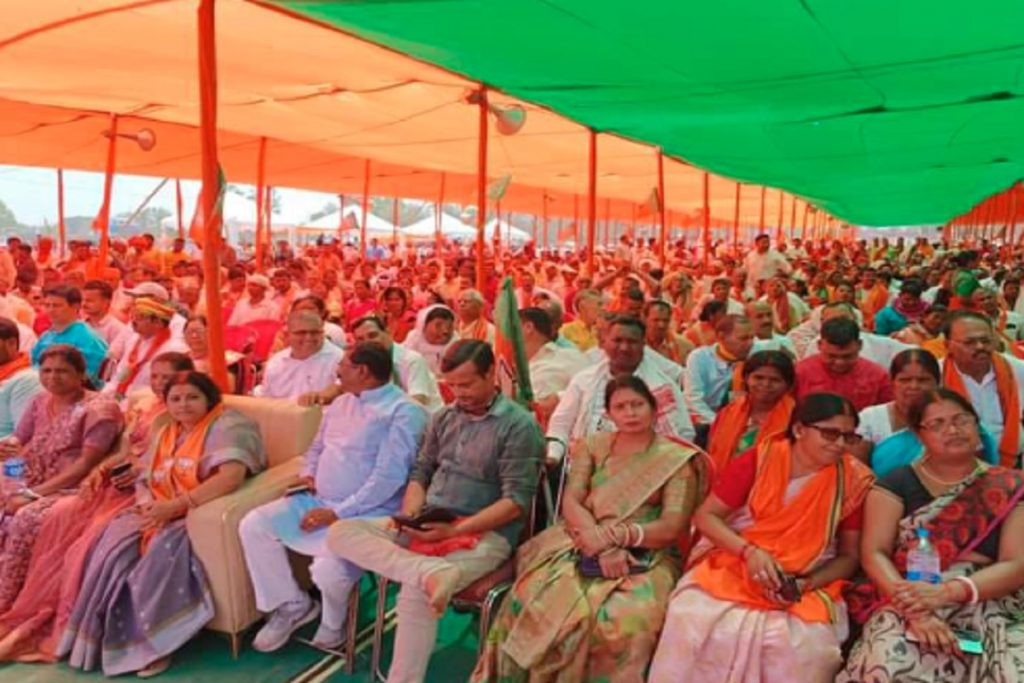 Photos: चतरा से भाजपा प्रत्याशी कालीचरण सिंह ने किया नामांकन, बाबूलाल बोले- पीएम मोदी का लक्ष्य होगा पूरा 1 Kalicharan 6464
