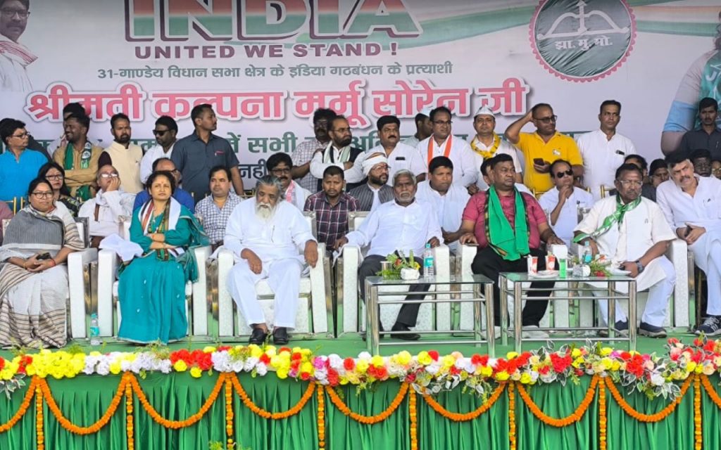 Photos: कल्पना सोरेन के गांडेय से नामांकन दाखिल करते ही गरमाई राजनीति, जनसभा में पहुंचे शिबू सोरेन 1 Kalpana Soren Jmm Nomination Rally Gandey Giridih