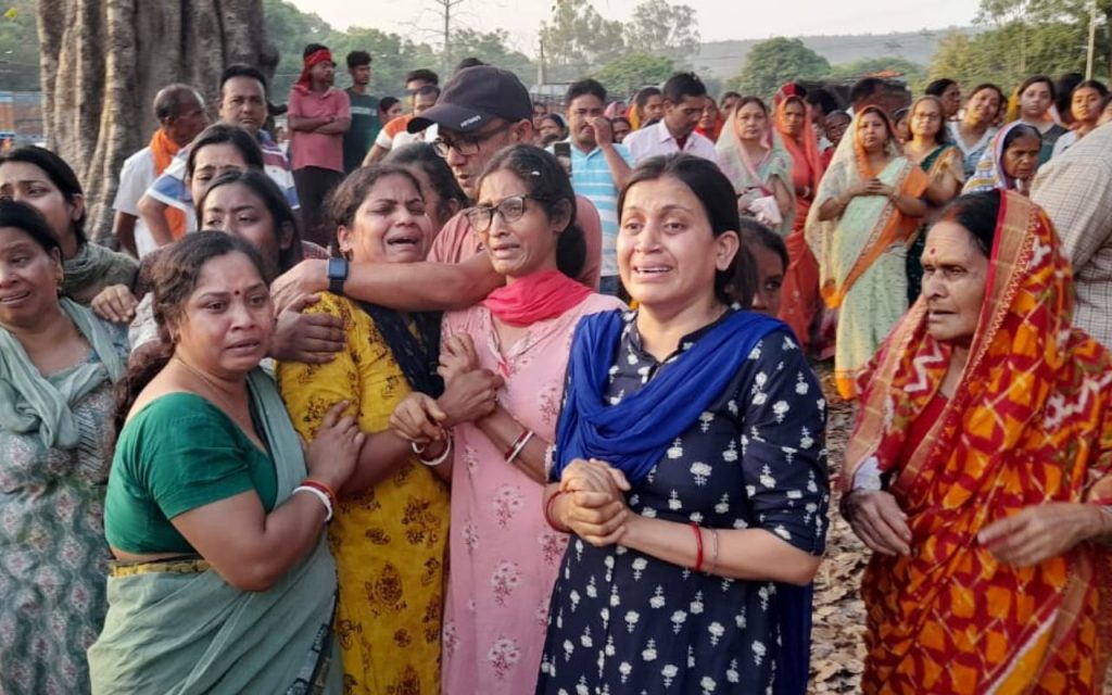 Photos: झारखंड के पूर्व मंत्री लालचंद महतो की अर्थी उठते ही सबकी आंखें हुईं नम 1 Lalchand Mahto Death Today Photo Story 1